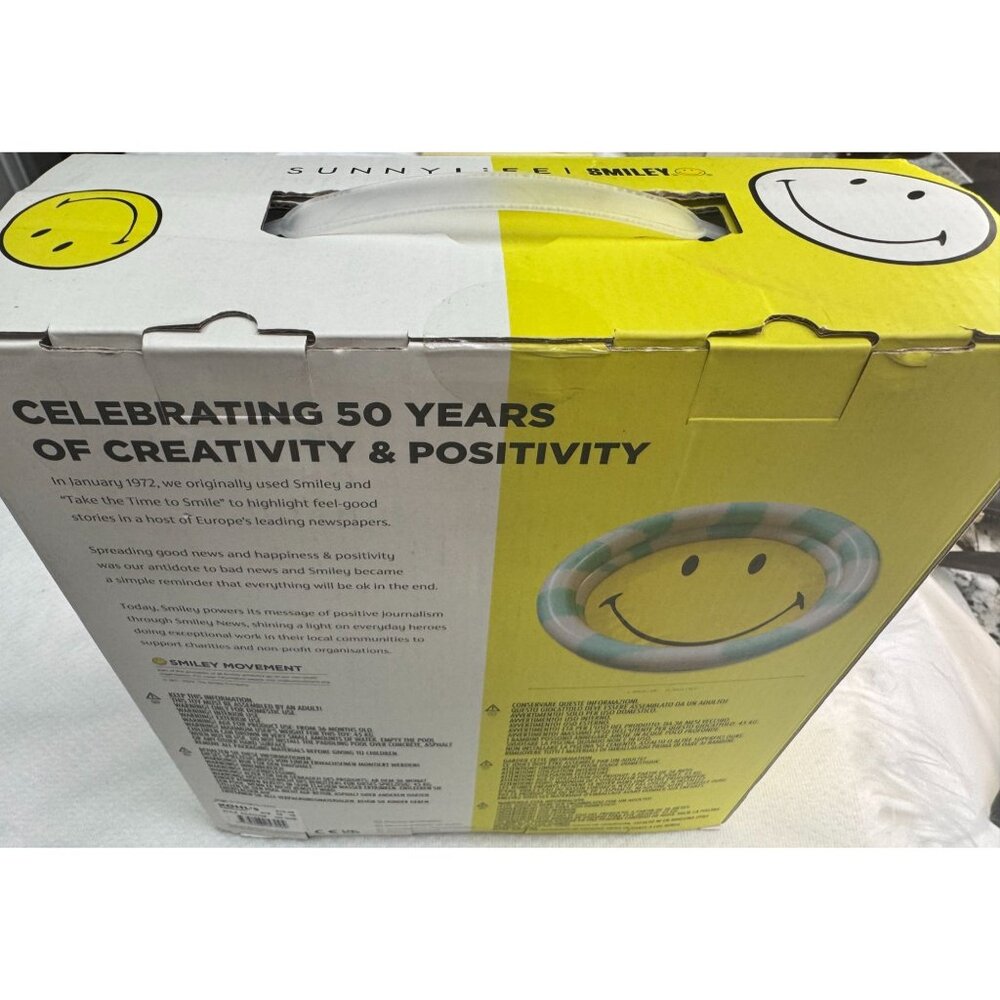 Sunnylife Inflatable Smiley Face Pool 65" x 15.5" New In Box - Picture 3 of 8
